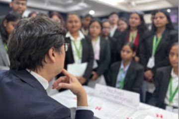 企業ブースで学生との直接対話の様子